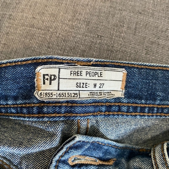 ❌❌SOLD❌❌ Free People | Distressed Blue Jean Shorts (27) - Picture 4 of 5